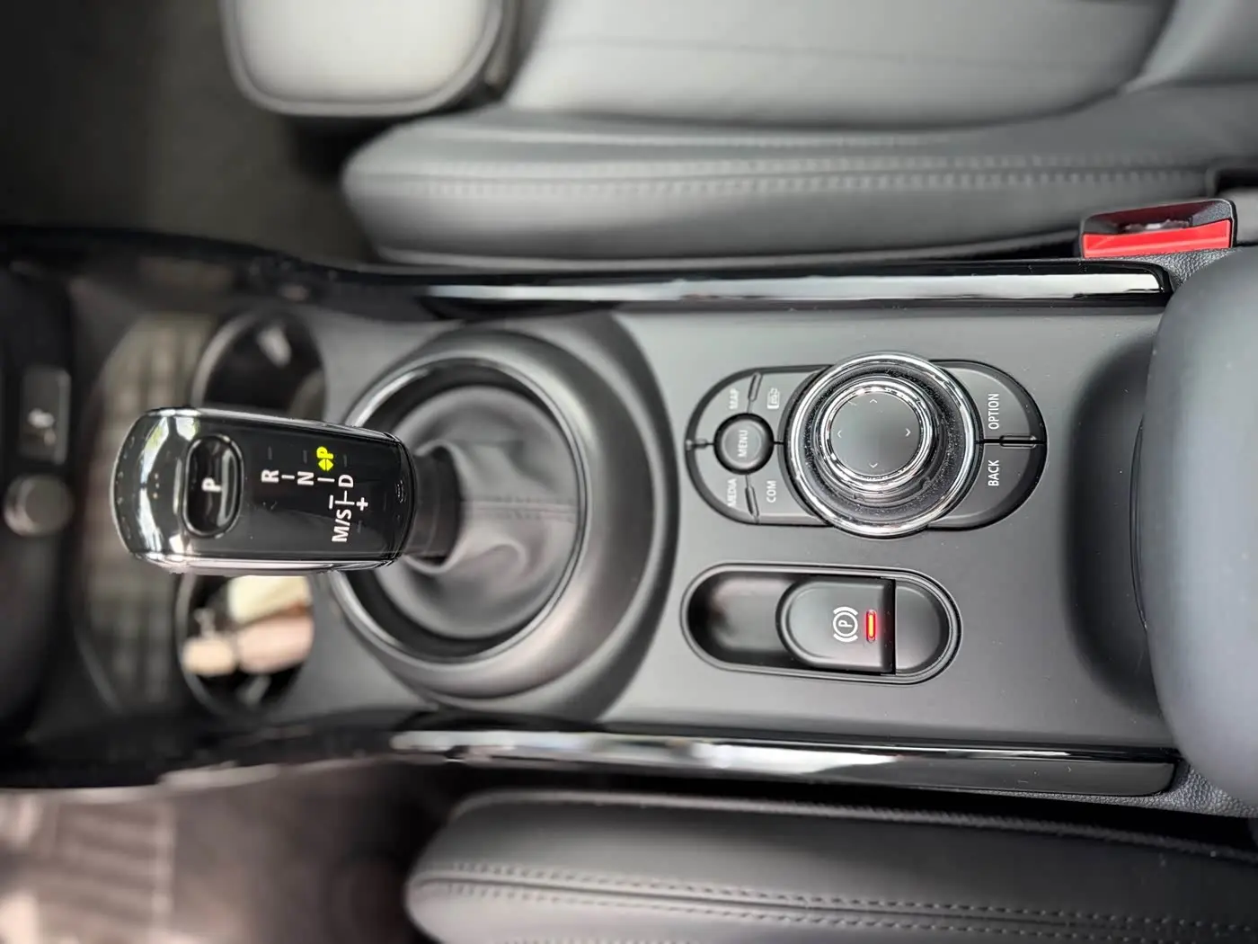 MINI CLUBMAN 2024 — Фото 14/20