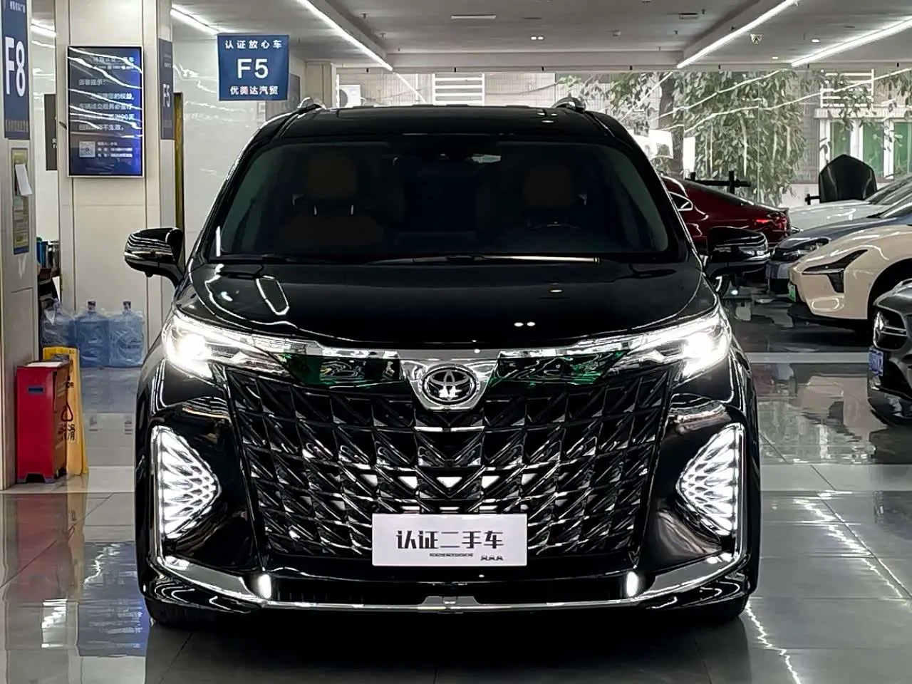 Toyota Sienna 2025 — Photo 2/20