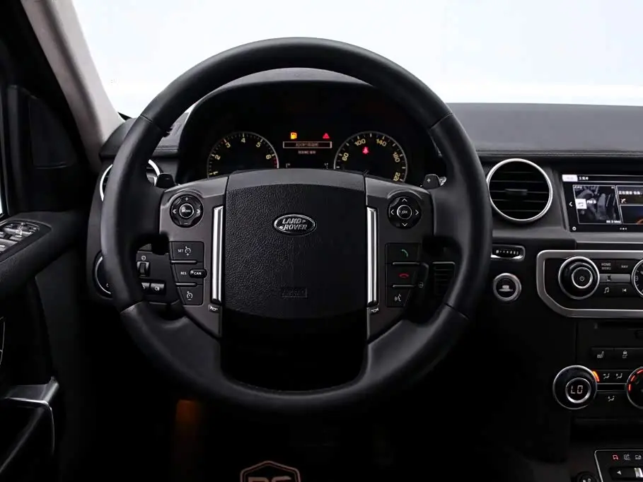 Land Rover Discovery 2016 — Photo 7/19