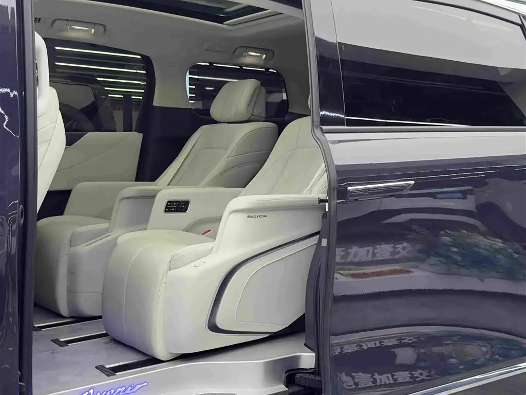 Buick GL8 New Energy 2025 — Photo 9/20