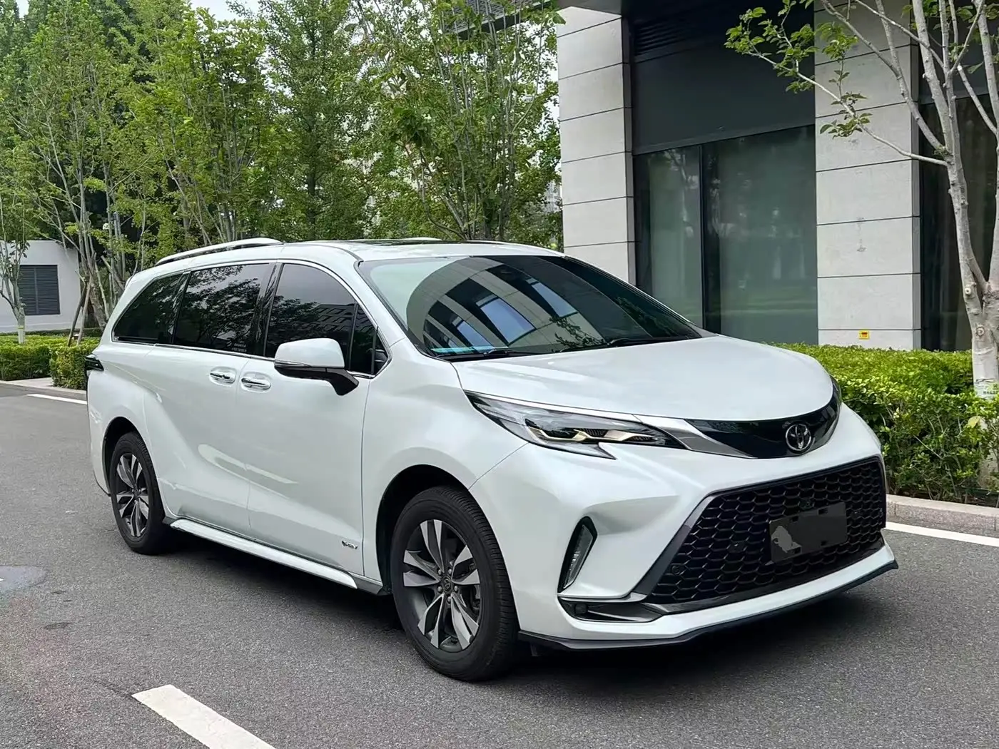 Toyota Granvia 2025 — Photo 3/20