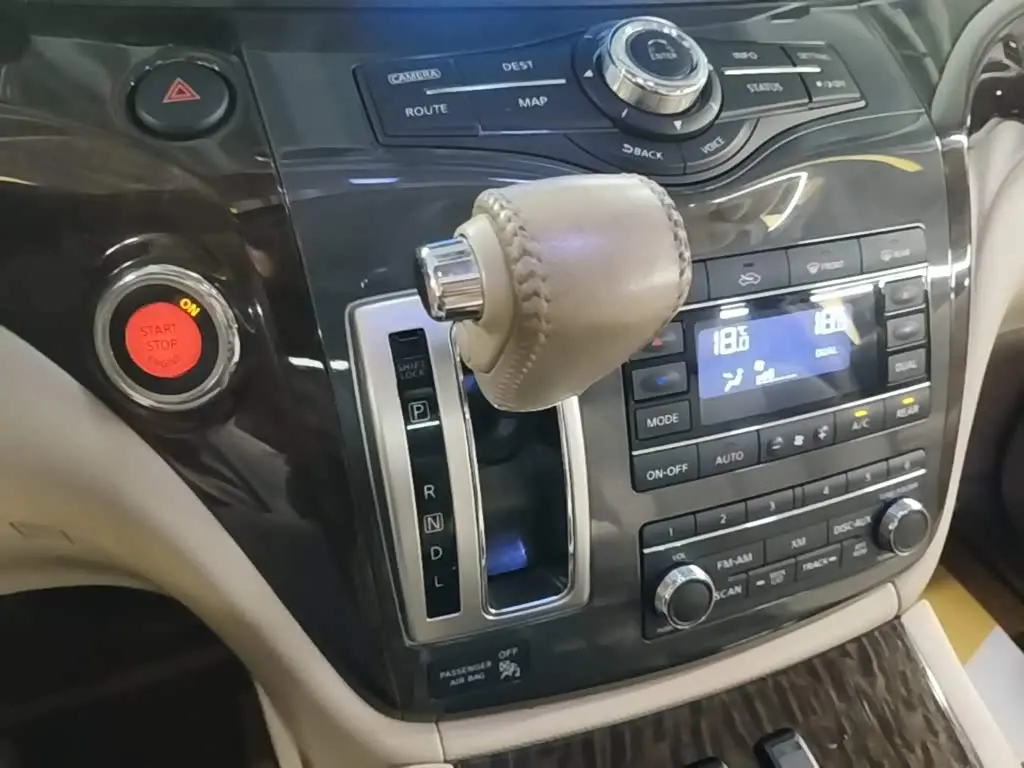 Nissan Quest 2016 — Şəkil 14/20