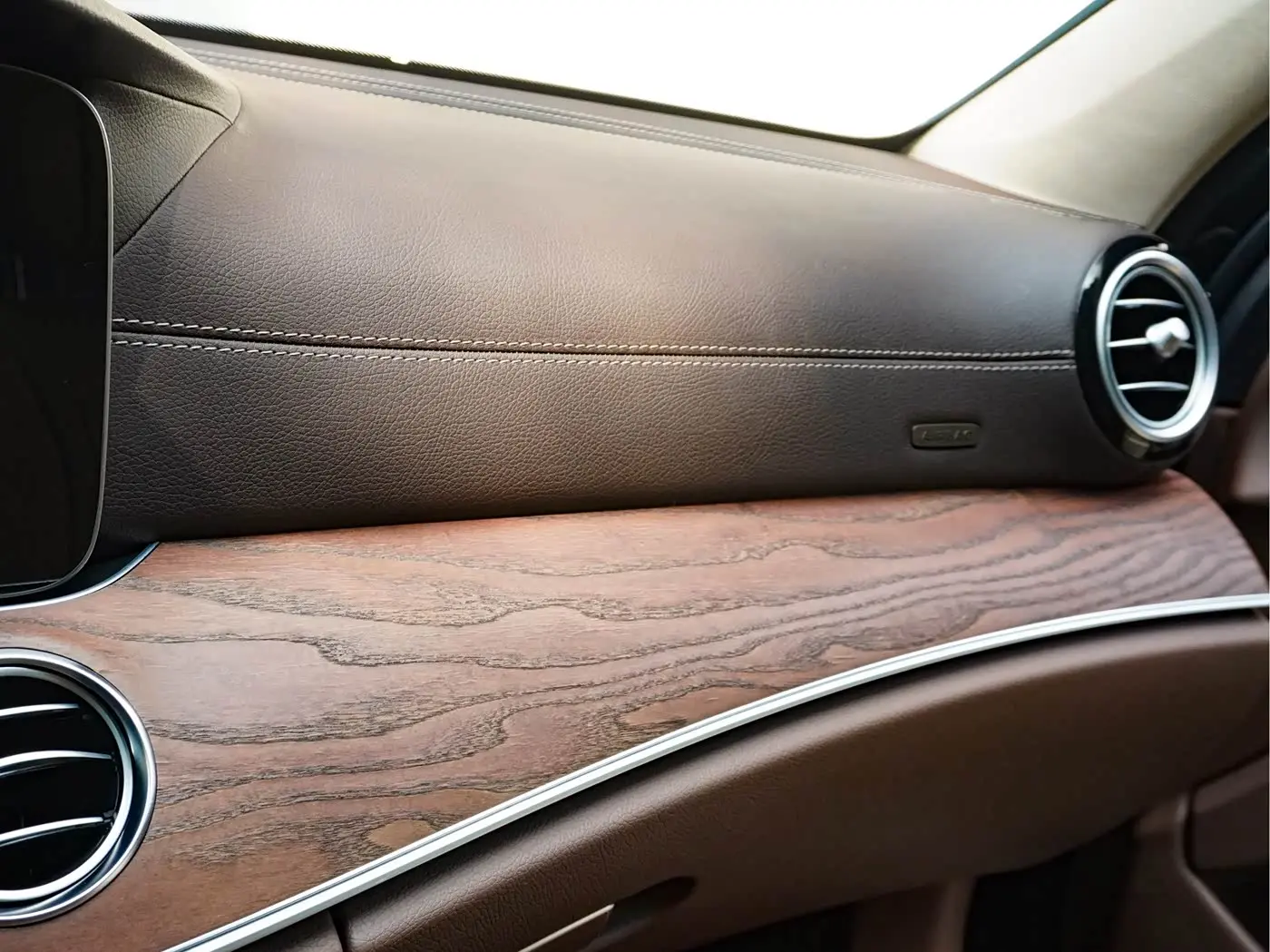Mercedes-Benz E-Class 2021 — Photo 18/20