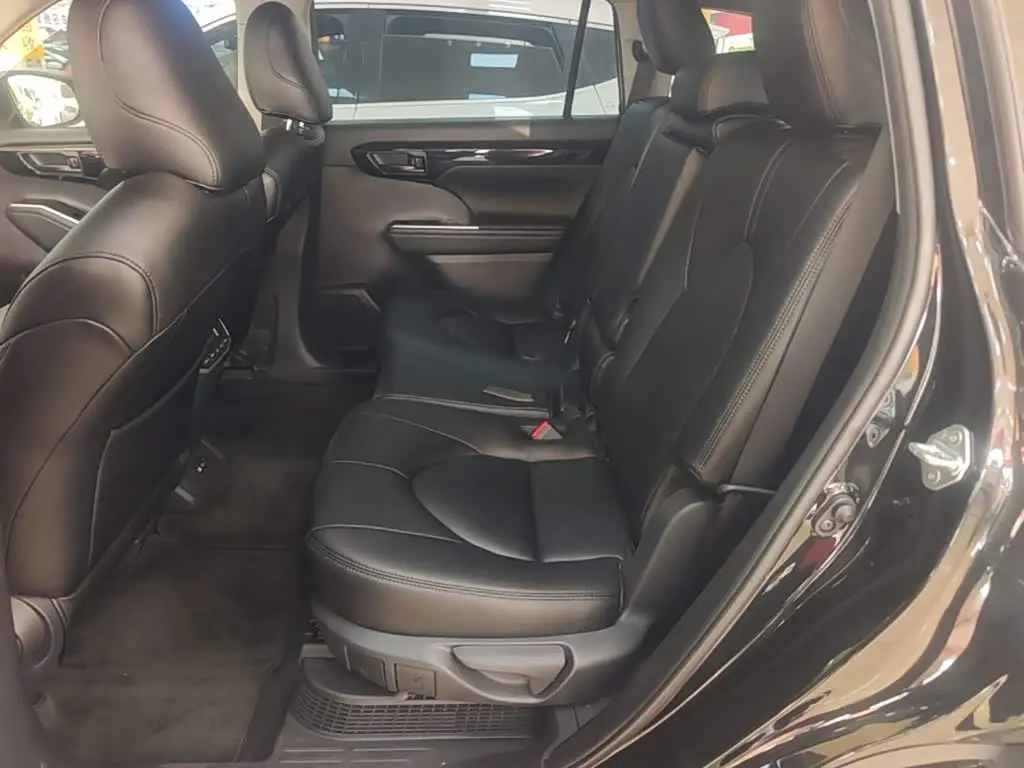 Toyota Highlander 2024 — Photo 17/20