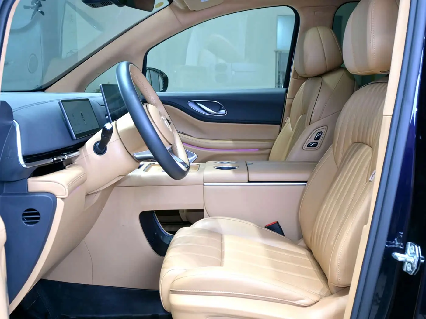 Voyah Auto Voyah Dreamer 2024 — Photo 9/20