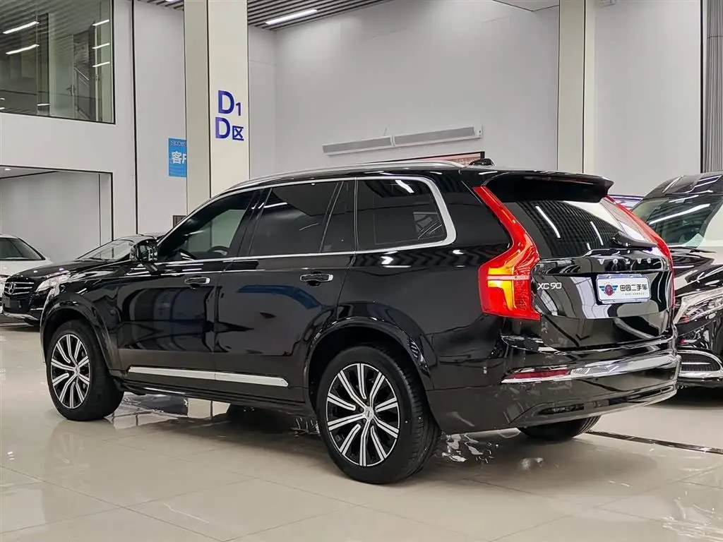 Volvo XC90 2023 — Photo 4/11