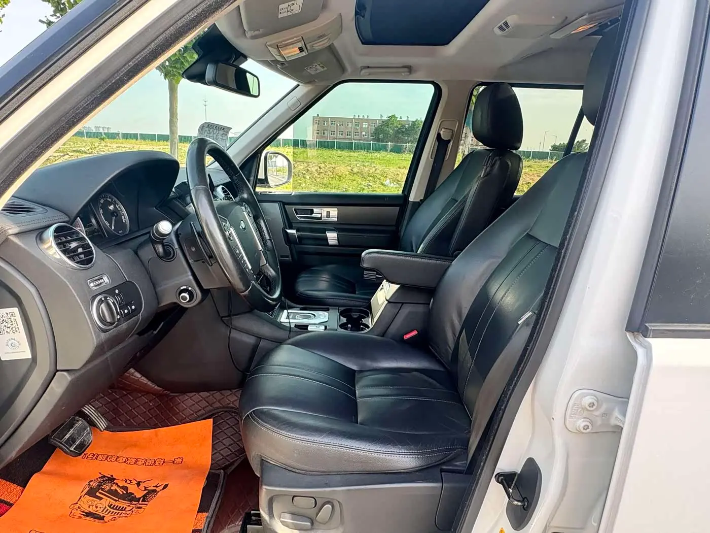 Land Rover Discovery 2015 — Photo 5/9