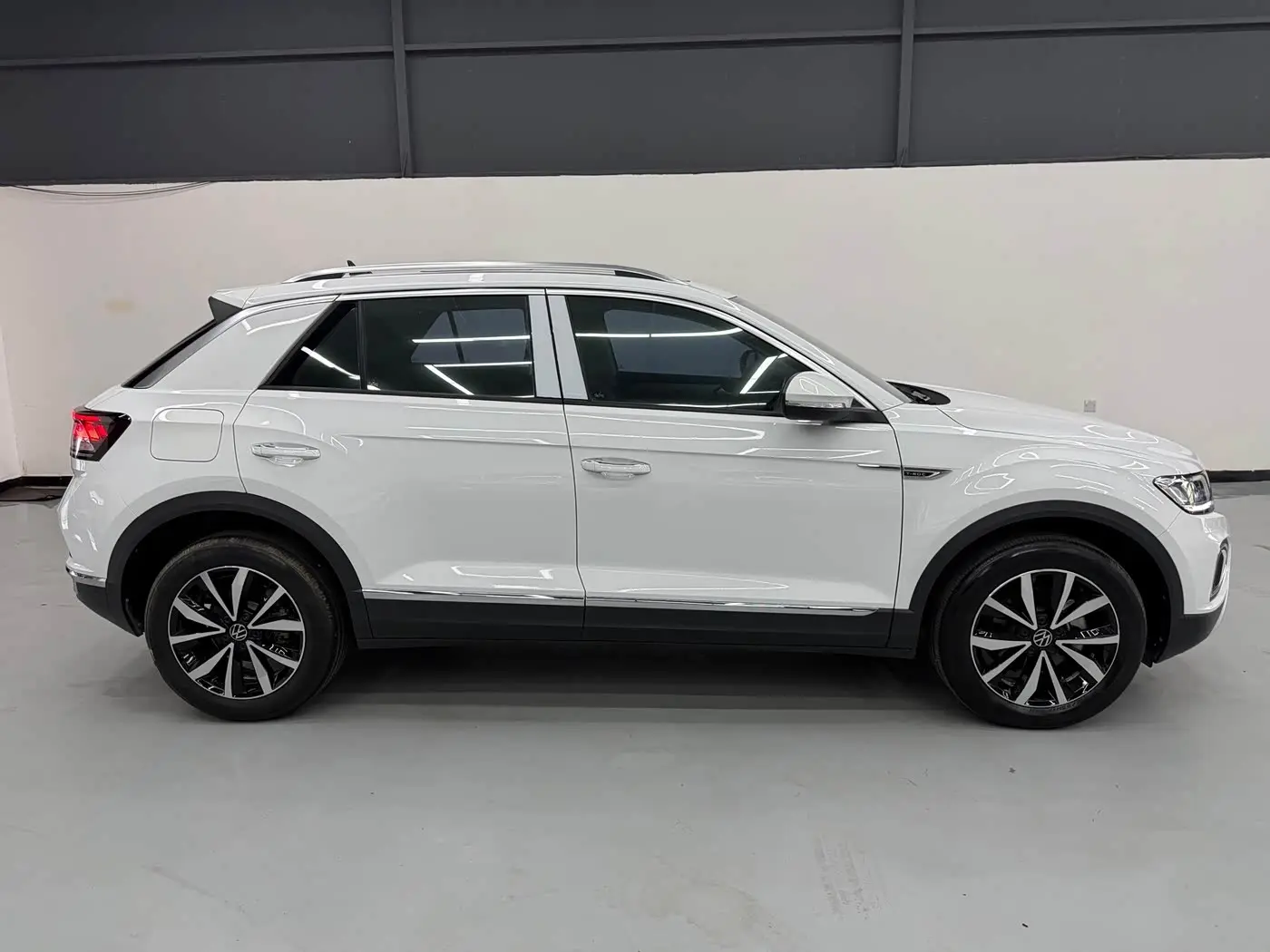 Volkswagen T-ROC 2023 — Photo 8/20