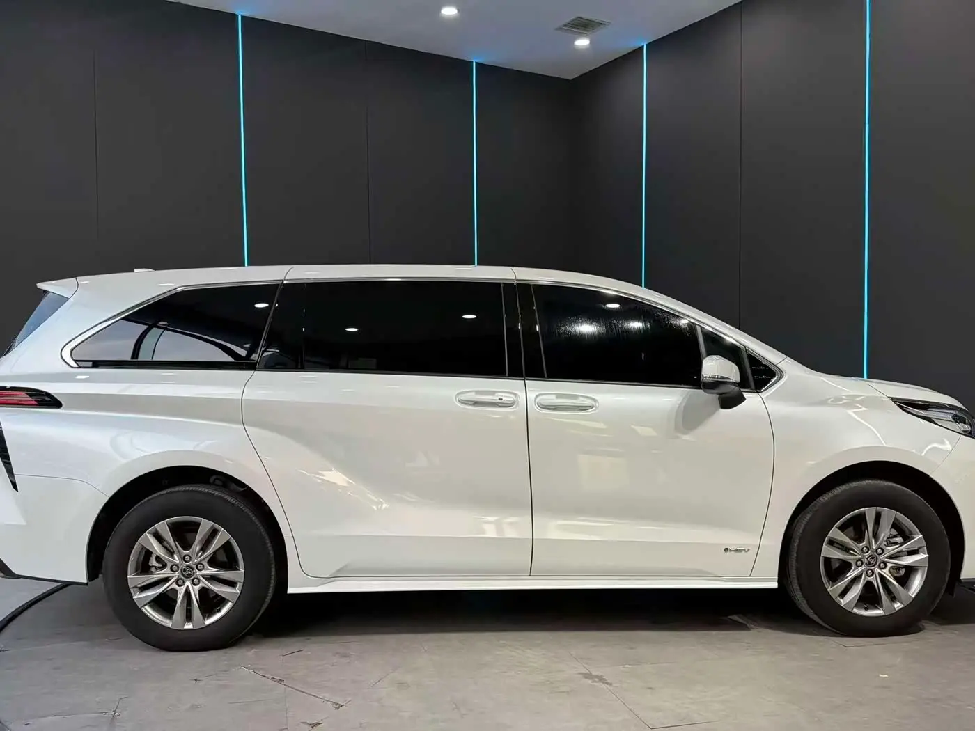Toyota Sienna 2024 — Şəkil 5/12