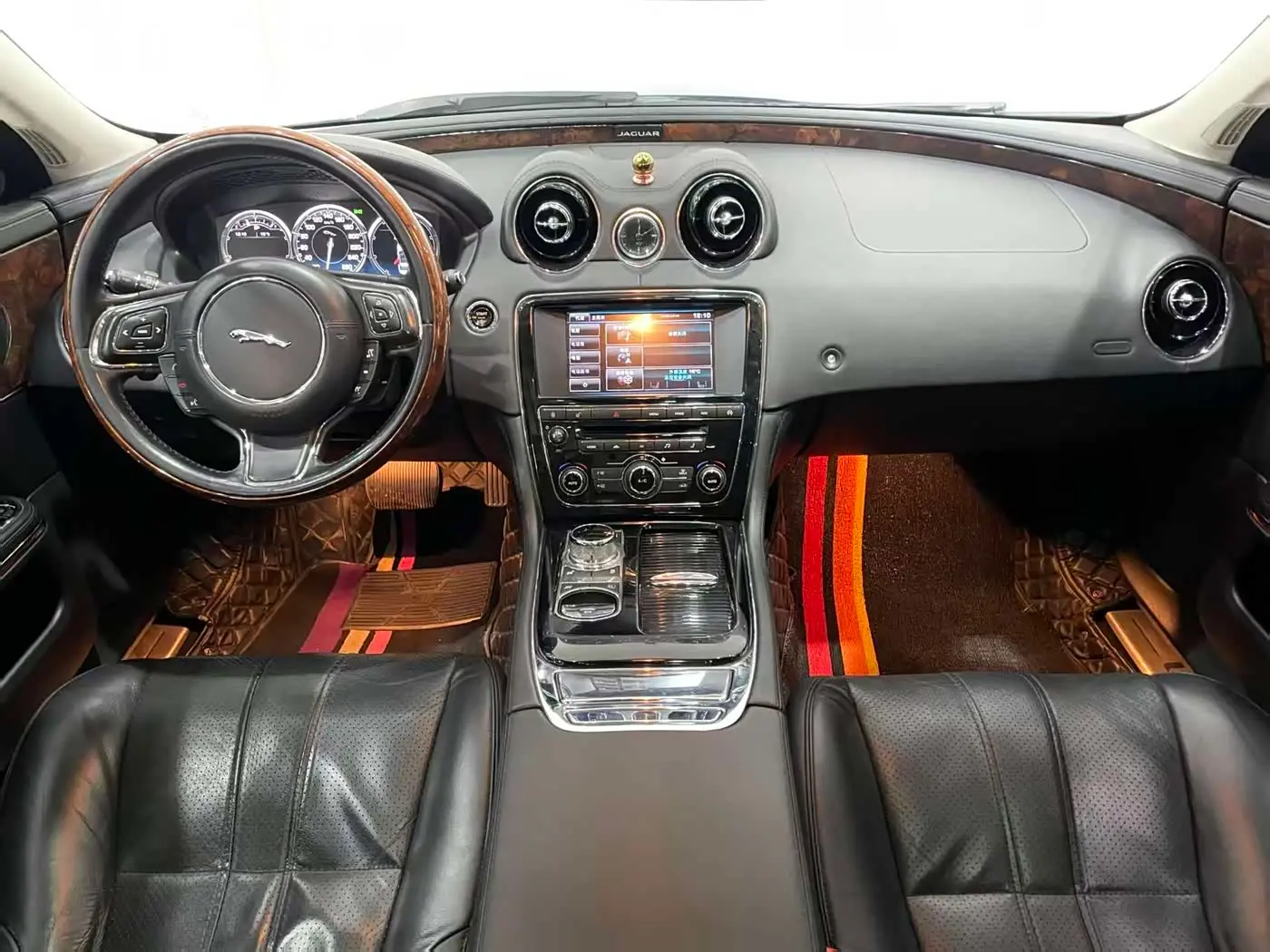 Jaguar XJ 2015 — Photo 6/9