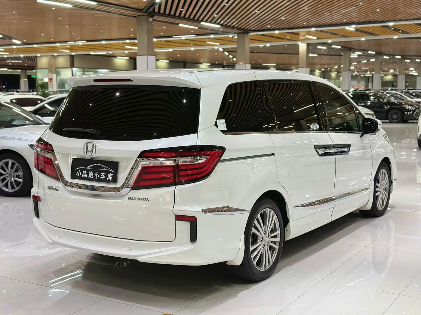 Honda Elysion 2018 — Photo 10/13