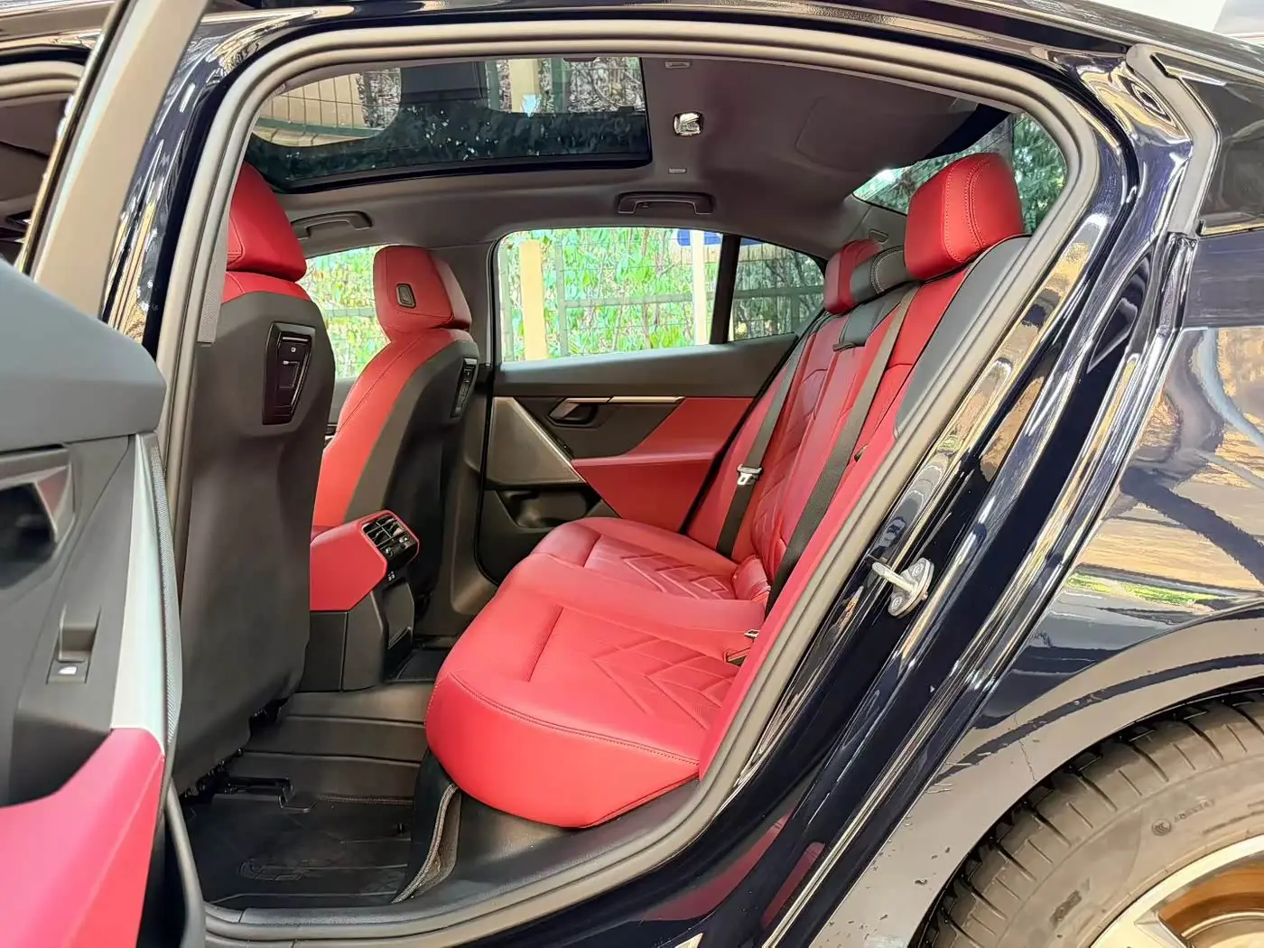 BMW 5 Series 2024 — Şəkil 15/18