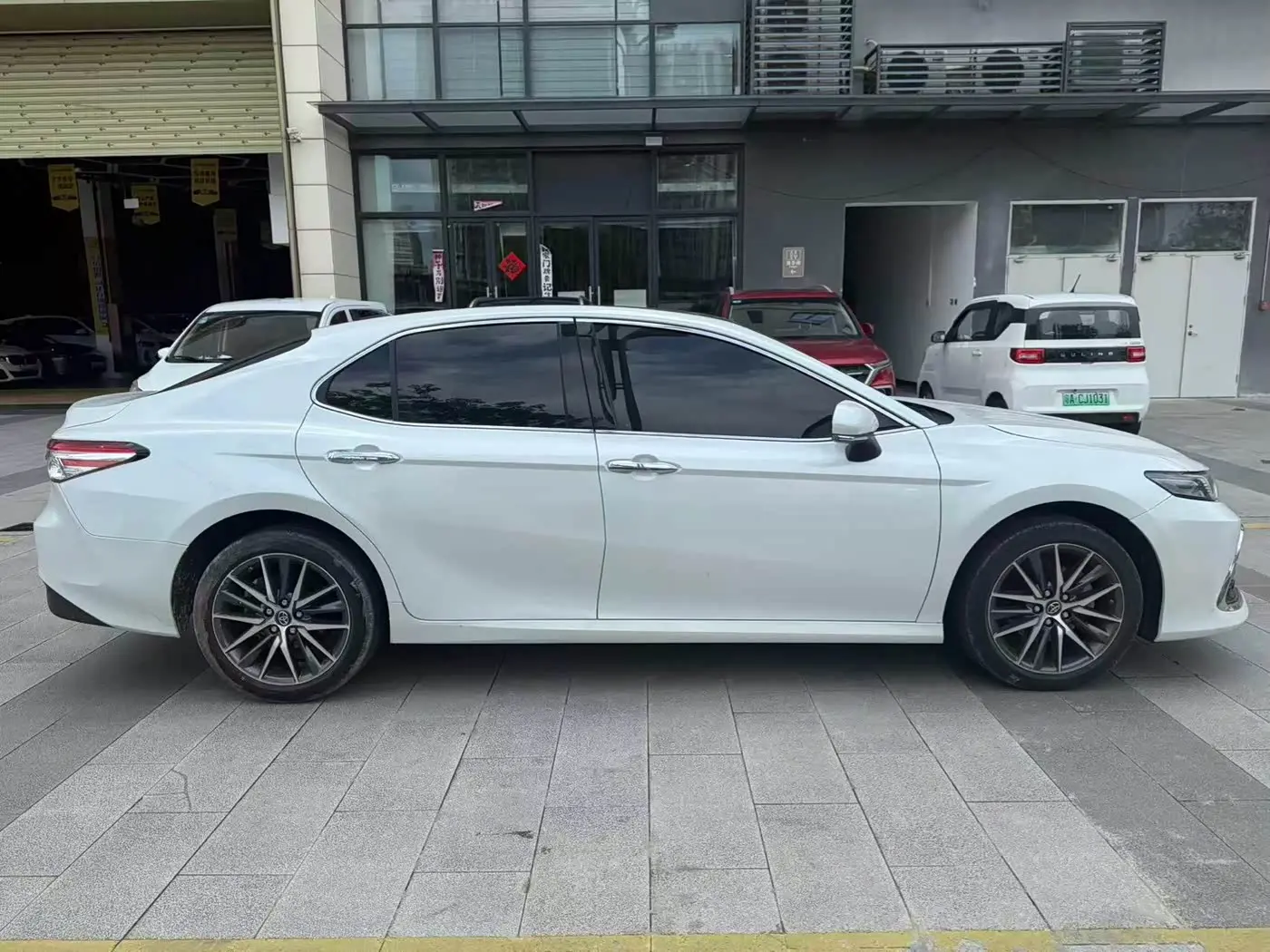 Toyota Camry 2021 — Photo 3/9