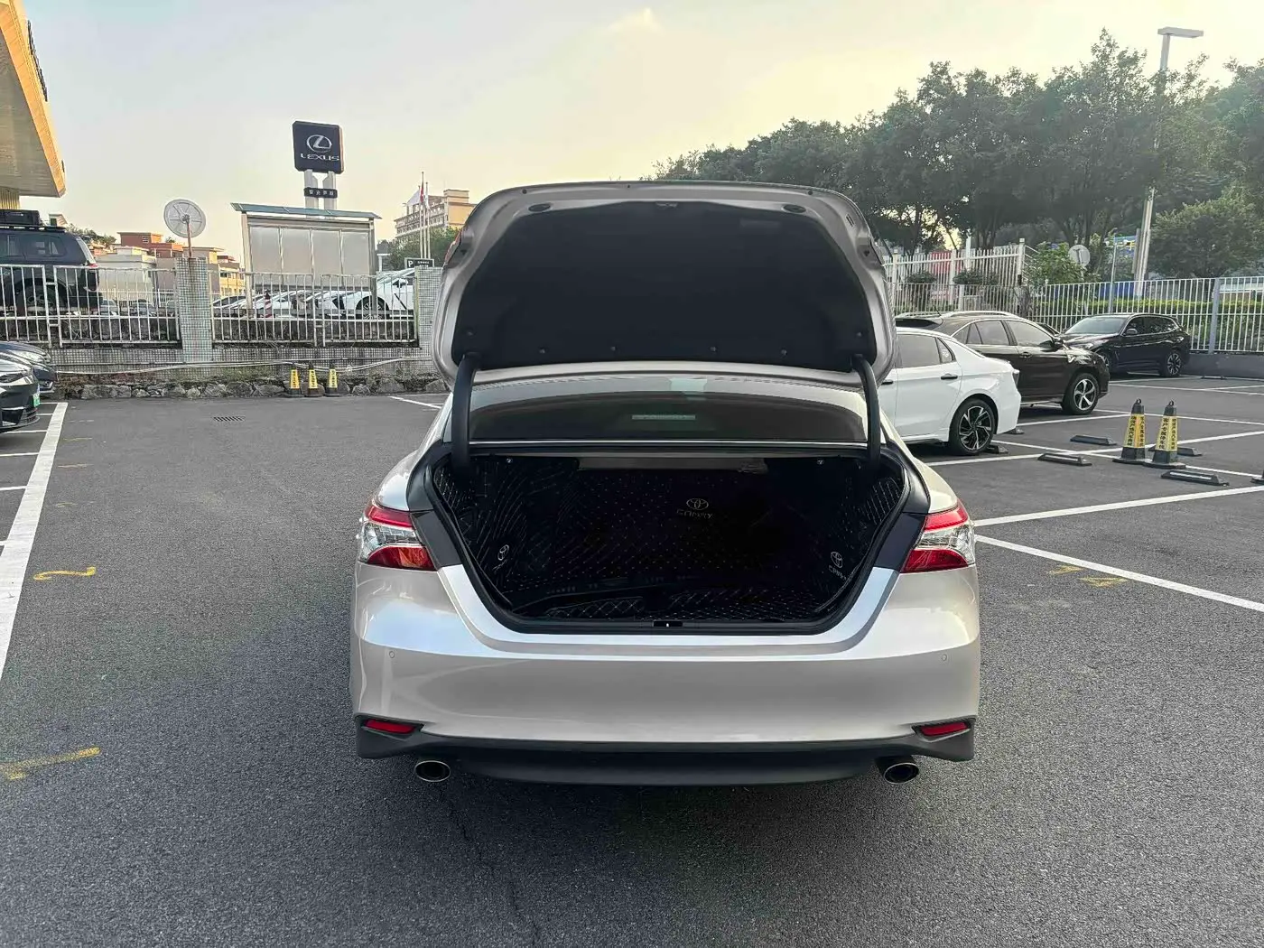 Toyota Camry 2022 — Photo 15/17