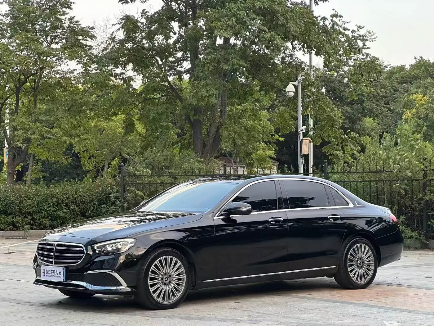 Mercedes-Benz E-Class 2021 — Photo 2/9