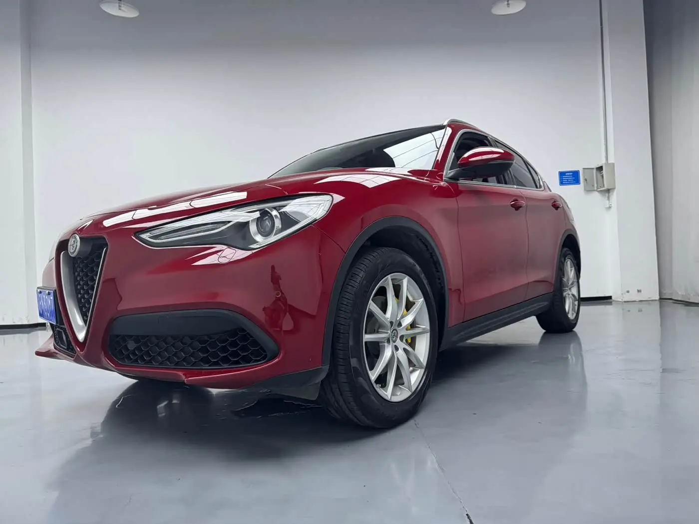 Alfa Romeo Stelvio 2020 — Photo 1/9