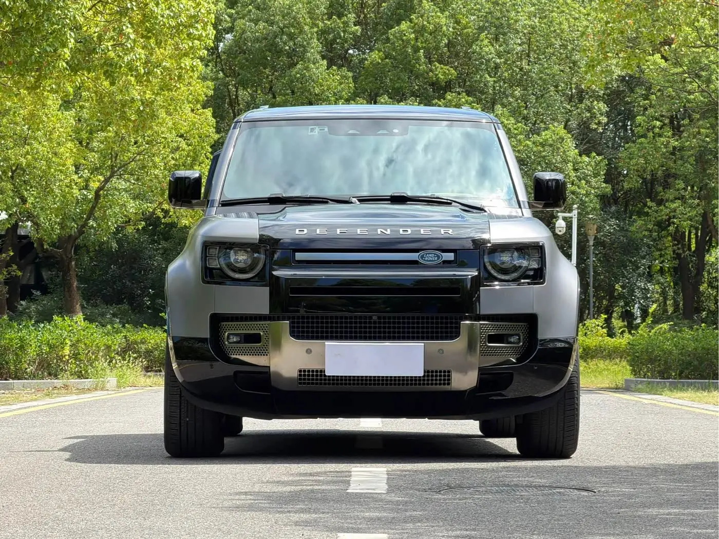 Land Rover Defender 2022 — Photo 4/19