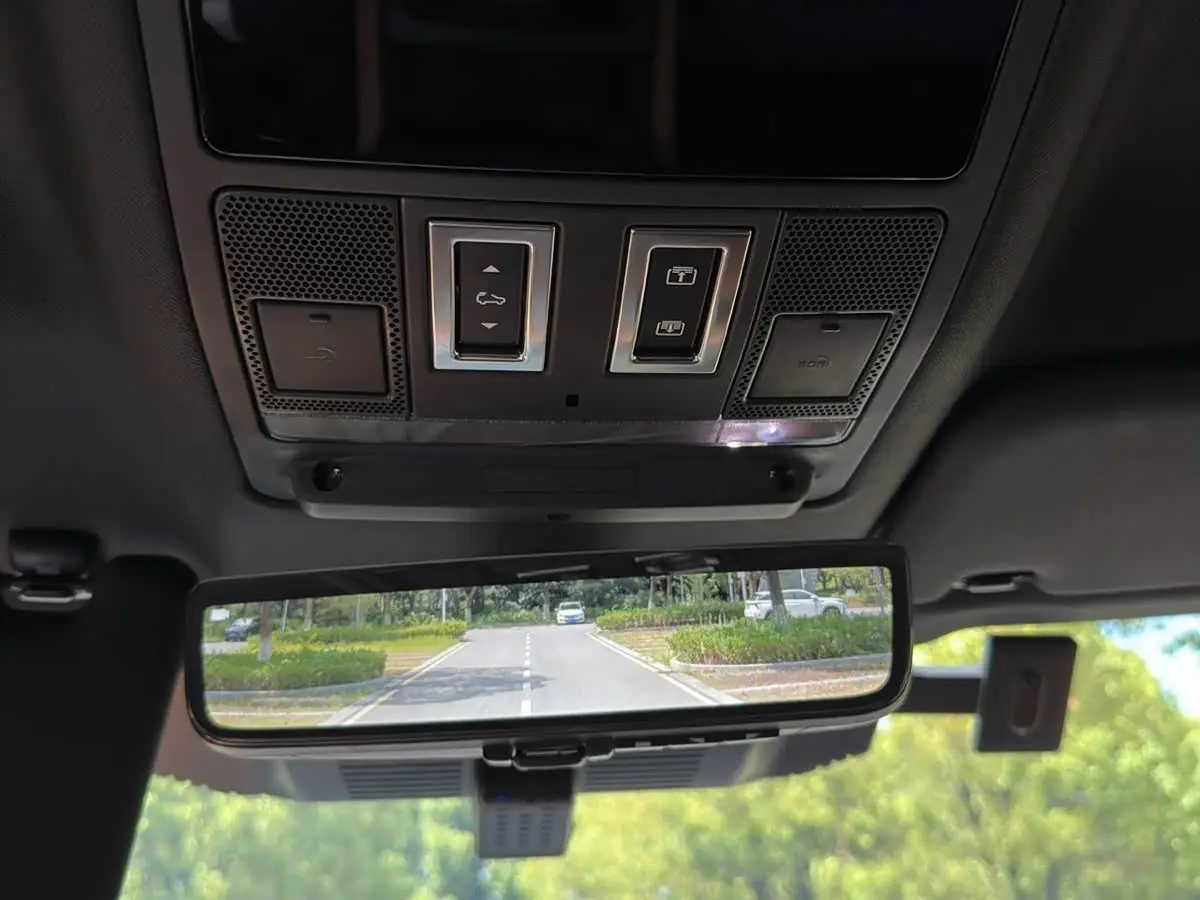 Land Rover Defender 2022 — Photo 15/19