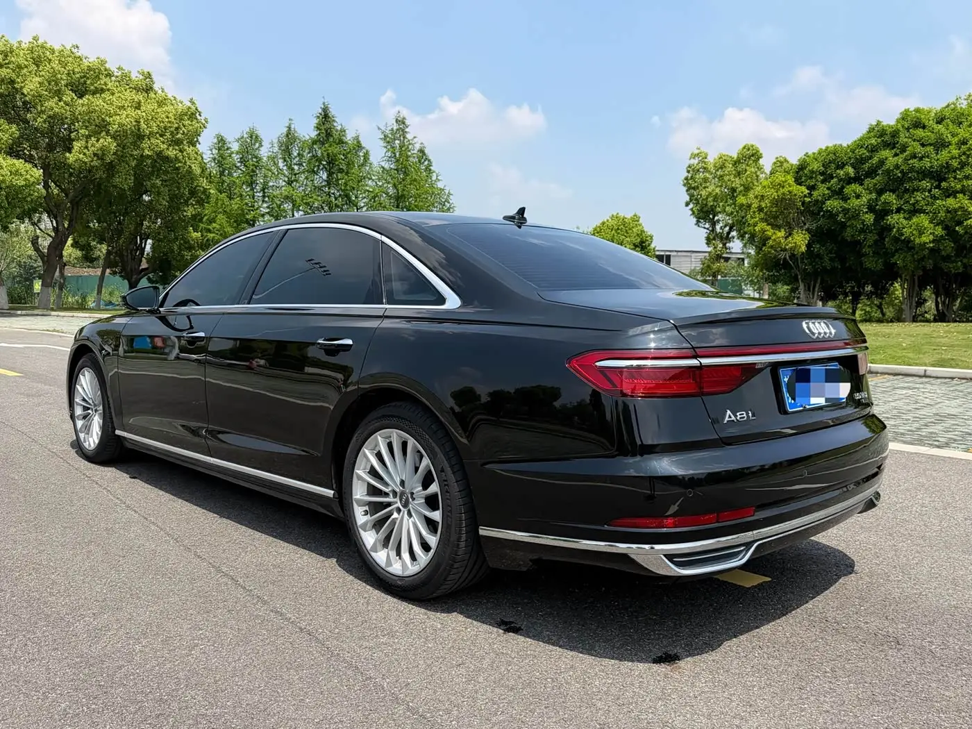 Audi A8 2020 — Şəkil 13/18