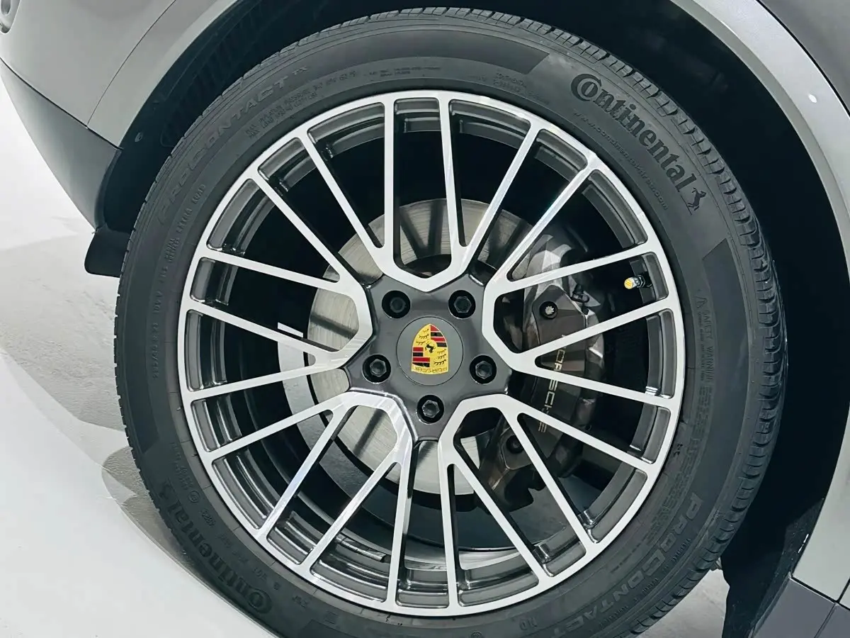 Porsche Cayenne 2021 — Photo 9/20
