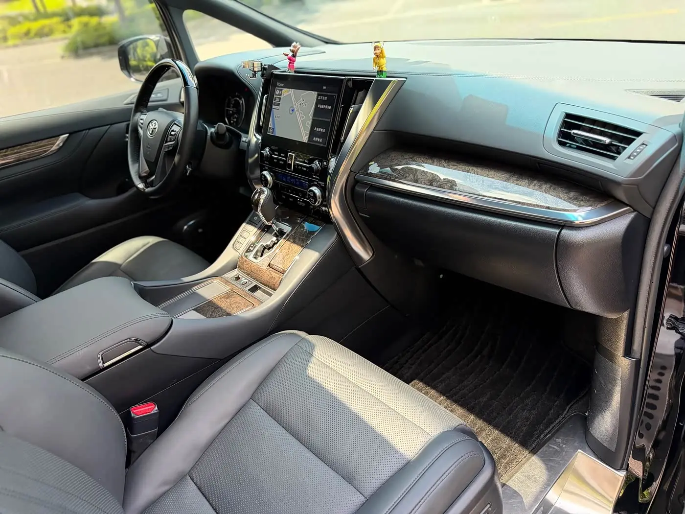 Toyota Alphard 2021 — Photo 18/20