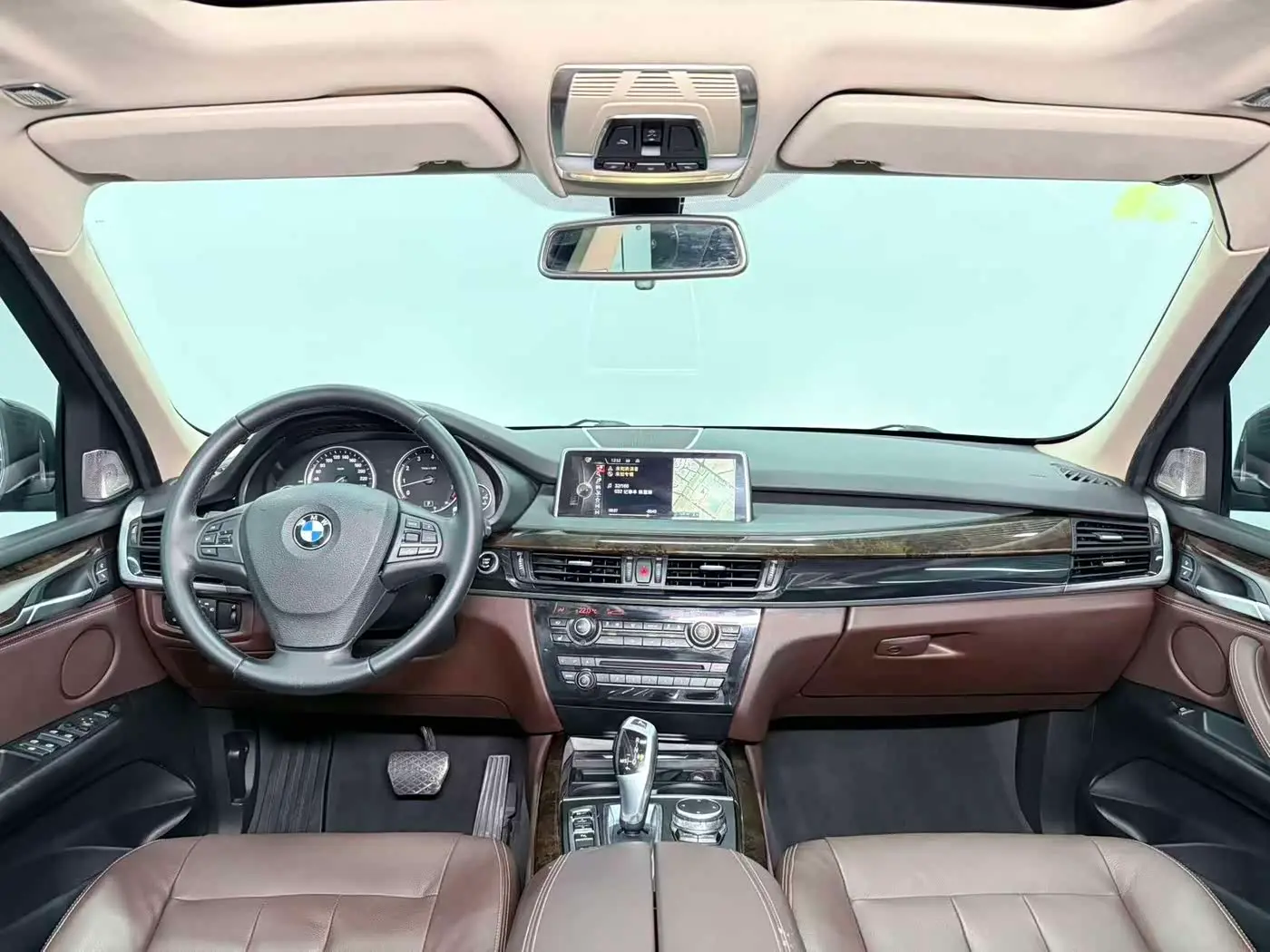 BMW X5 2015 — Photo 8/20