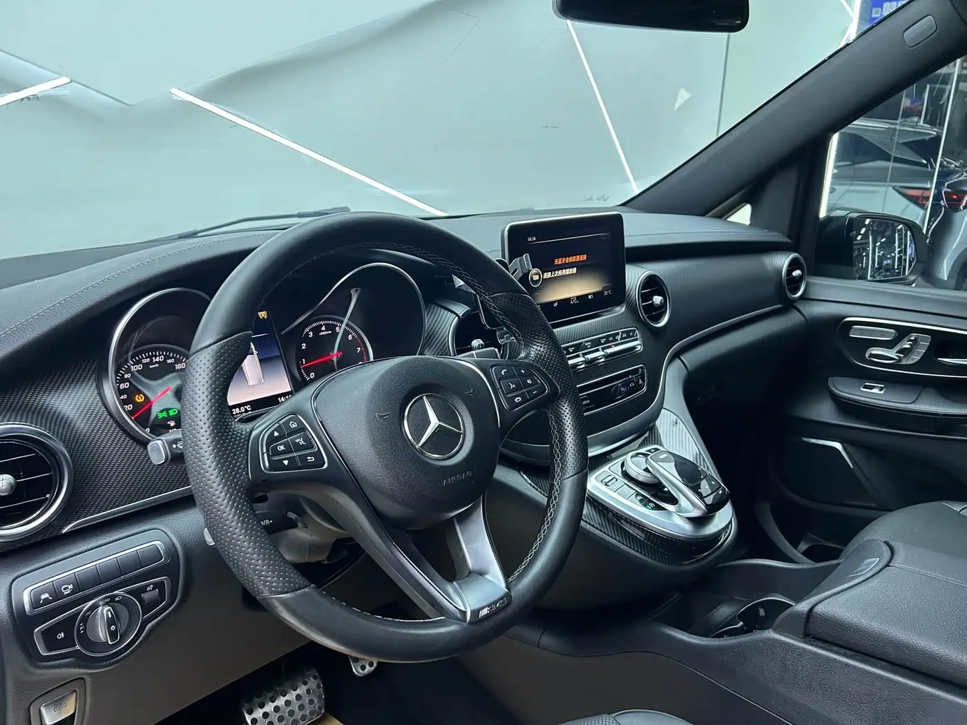 Mercedes-Benz V-Class 2018 — Фото 10/19