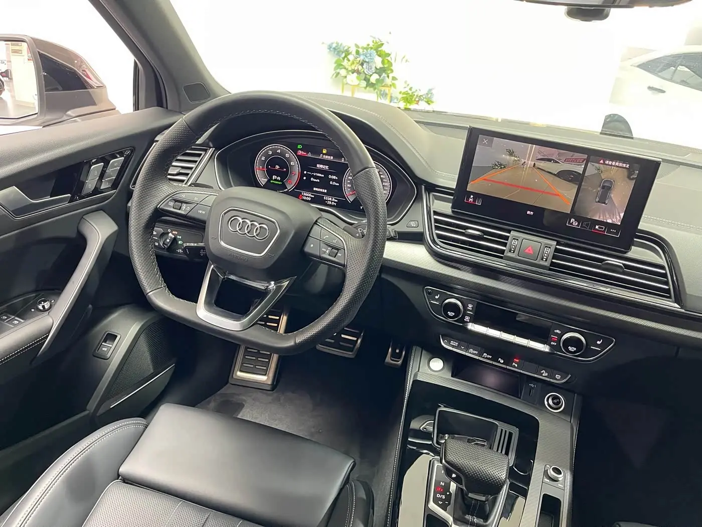 Audi Q5L 2024 — Photo 8/11
