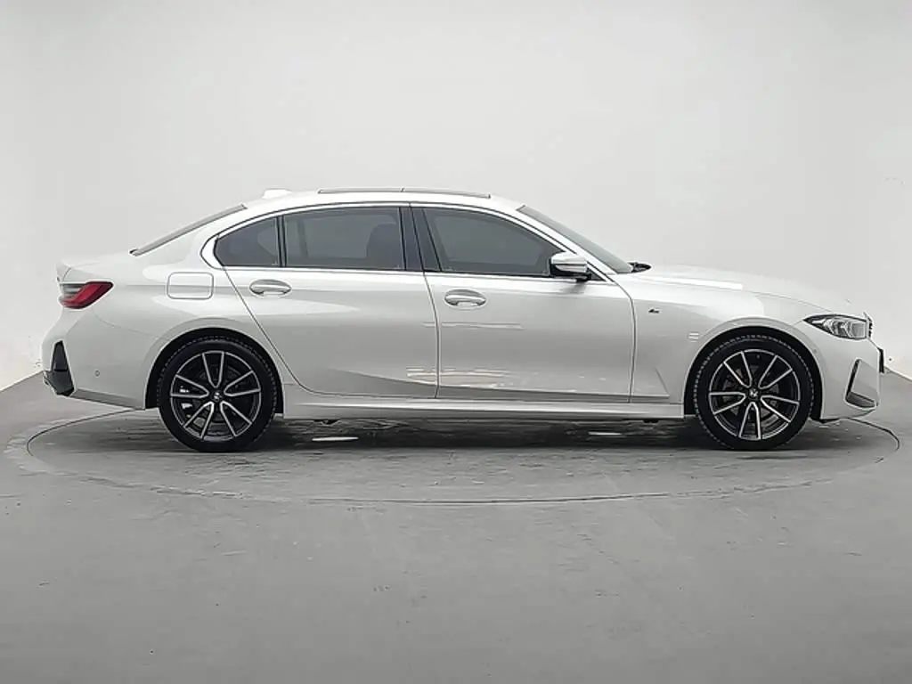 BMW 3 Series 2025 — Photo 3/14