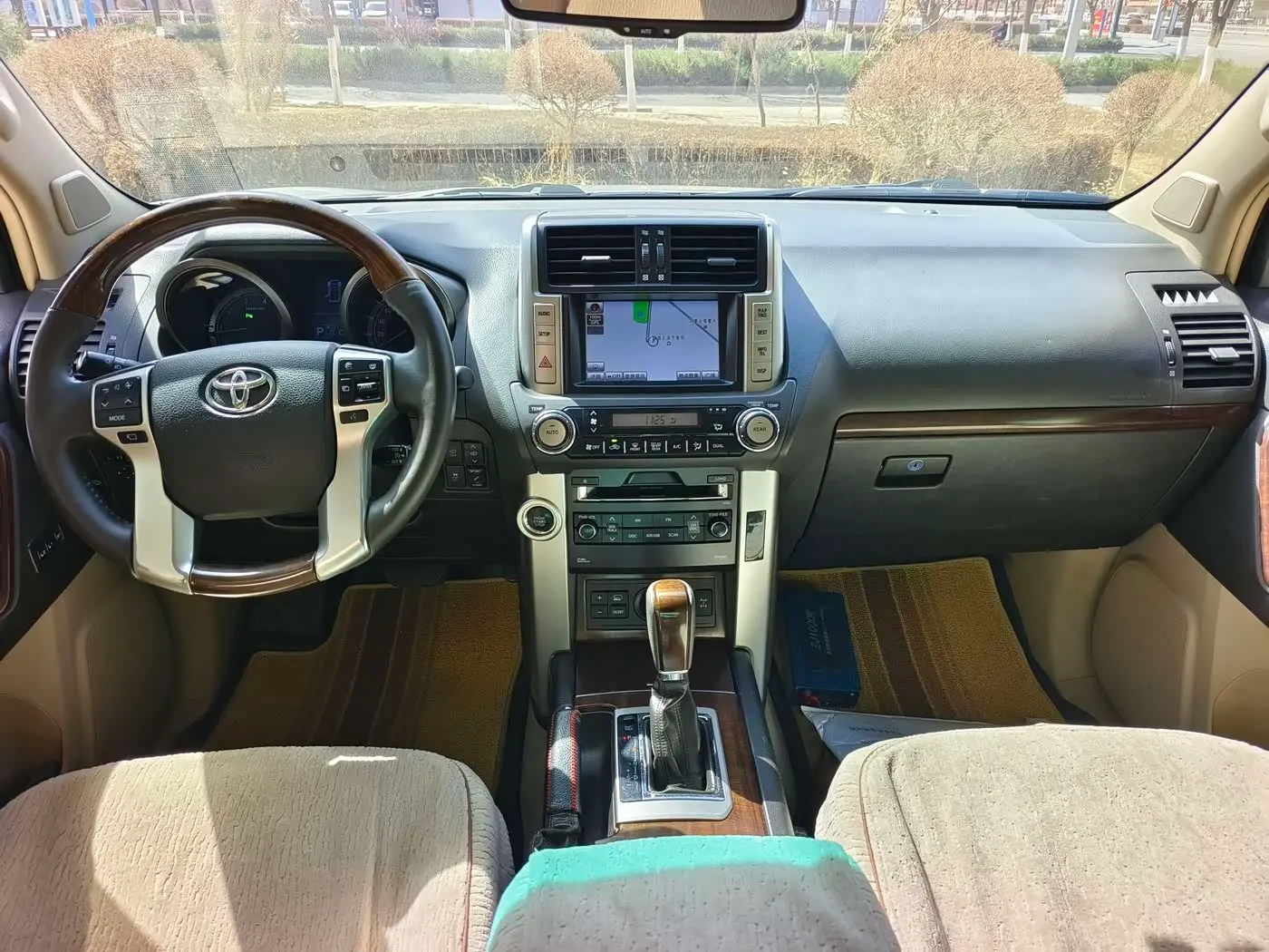 Toyota Prado 2014 — Photo 7/16