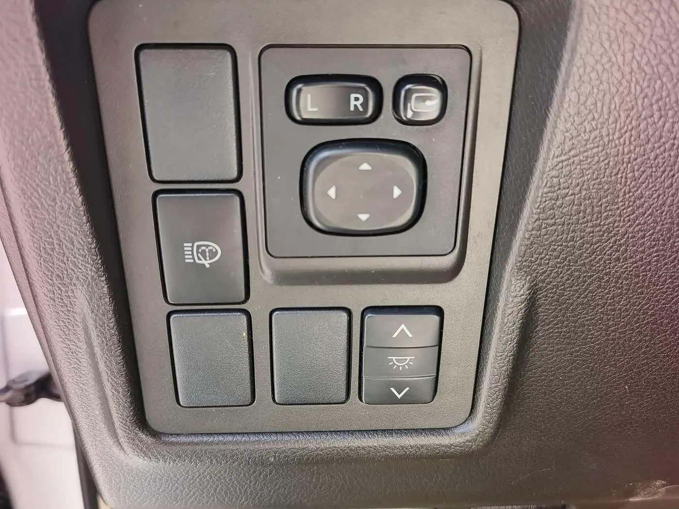 Toyota Prado 2014 — Photo 11/16