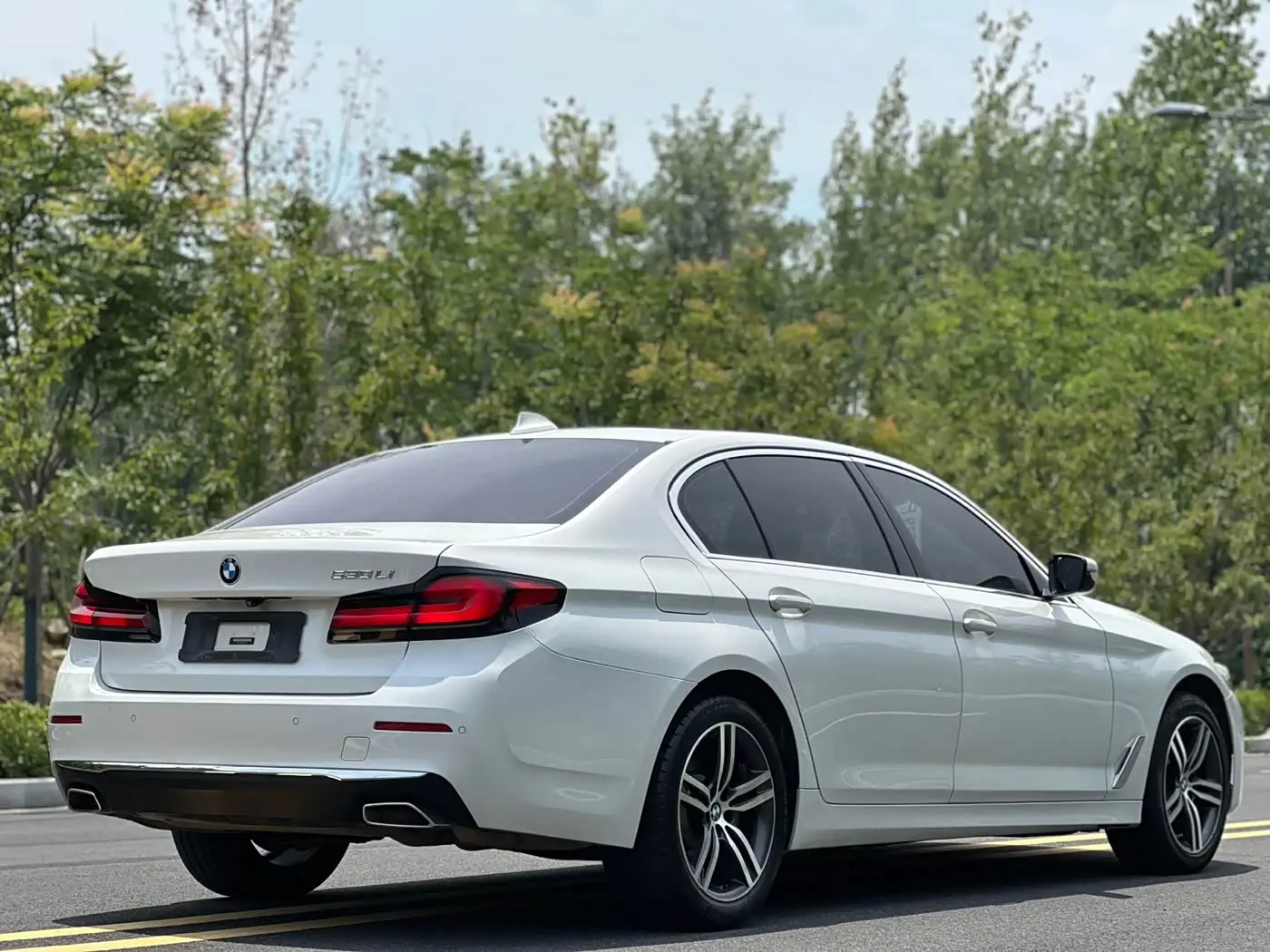 BMW 5 Series 2021 — Photo 7/9