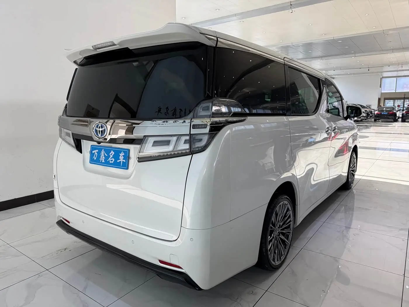 Toyota Vellfire 2021 — Фото 18/18