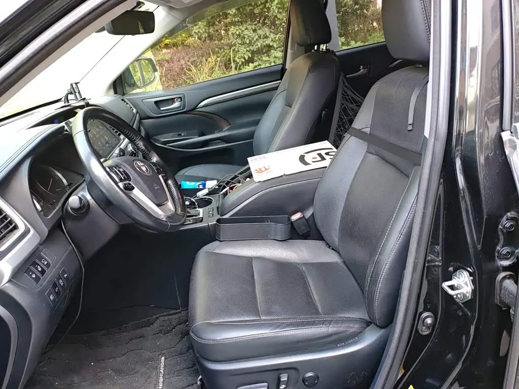 Toyota Highlander 2018 — Photo 8/20