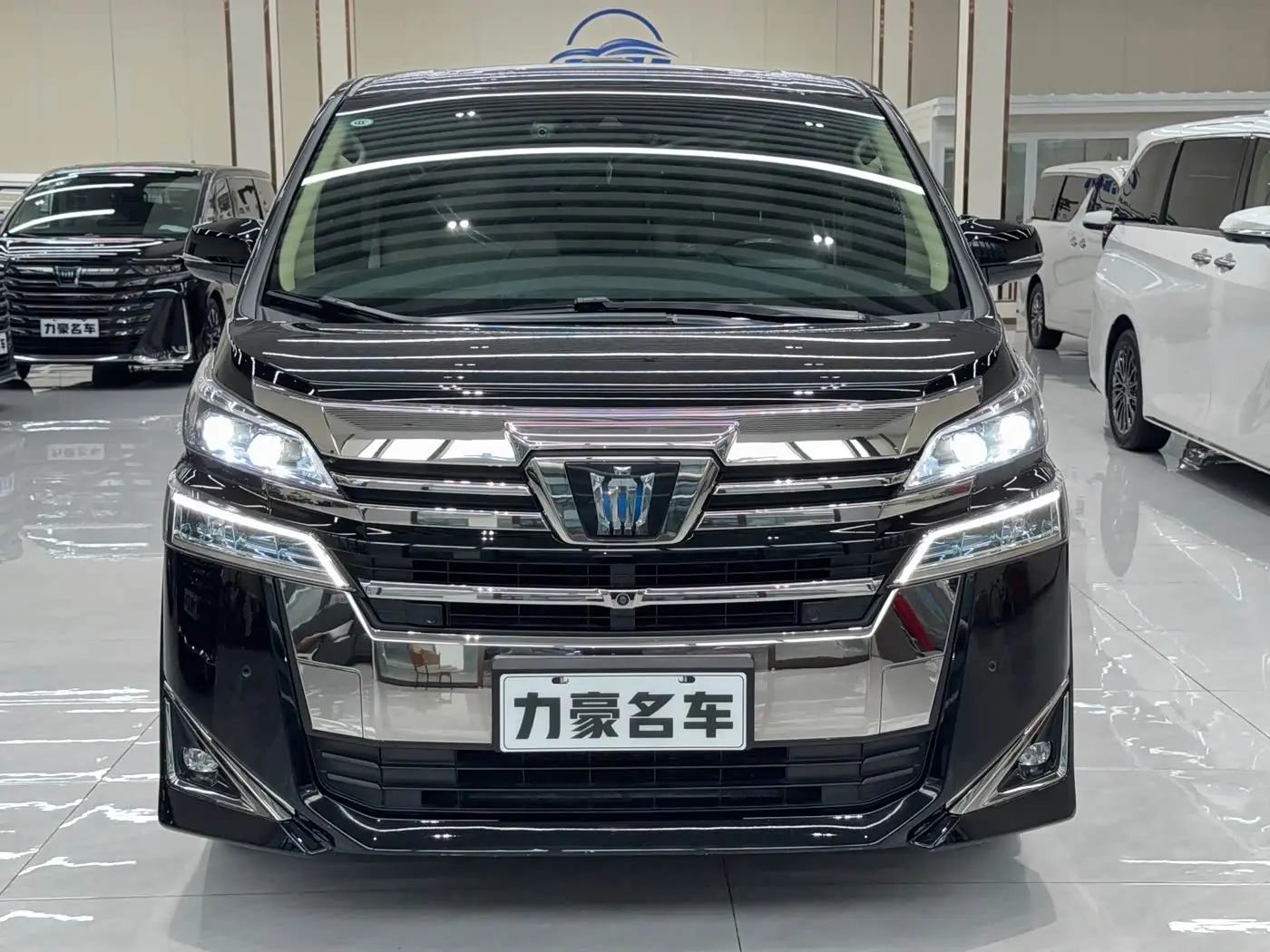 Toyota Vellfire 2021 — Photo 2/12