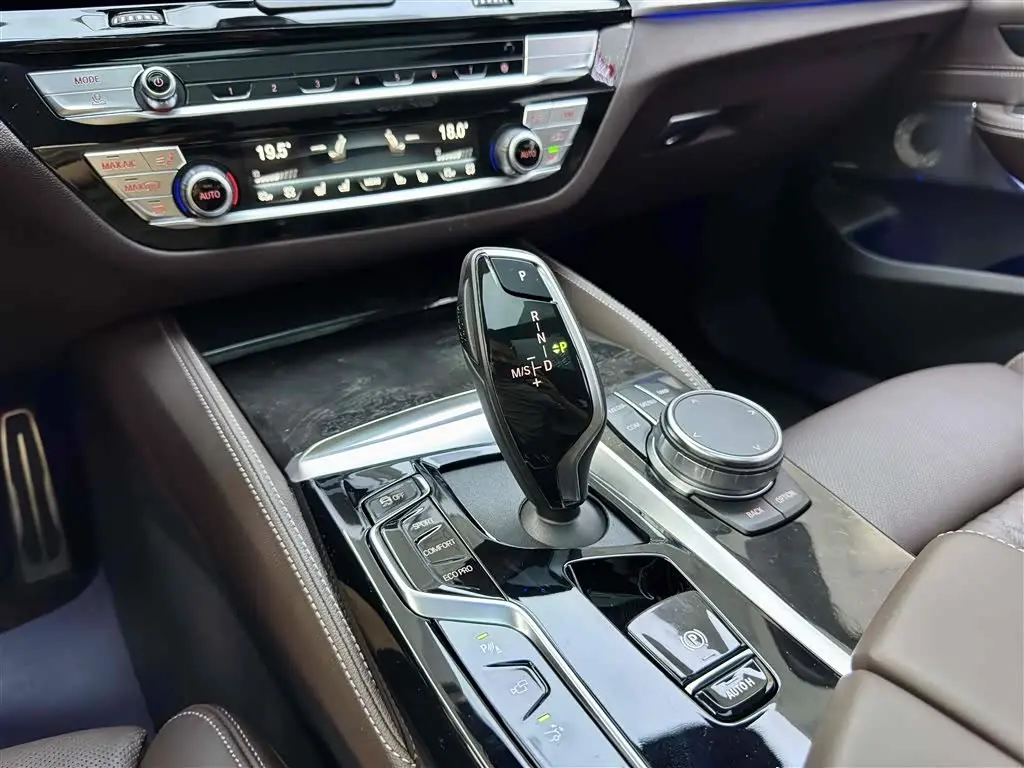 BMW 6 Series GT 2022 — Photo 15/17