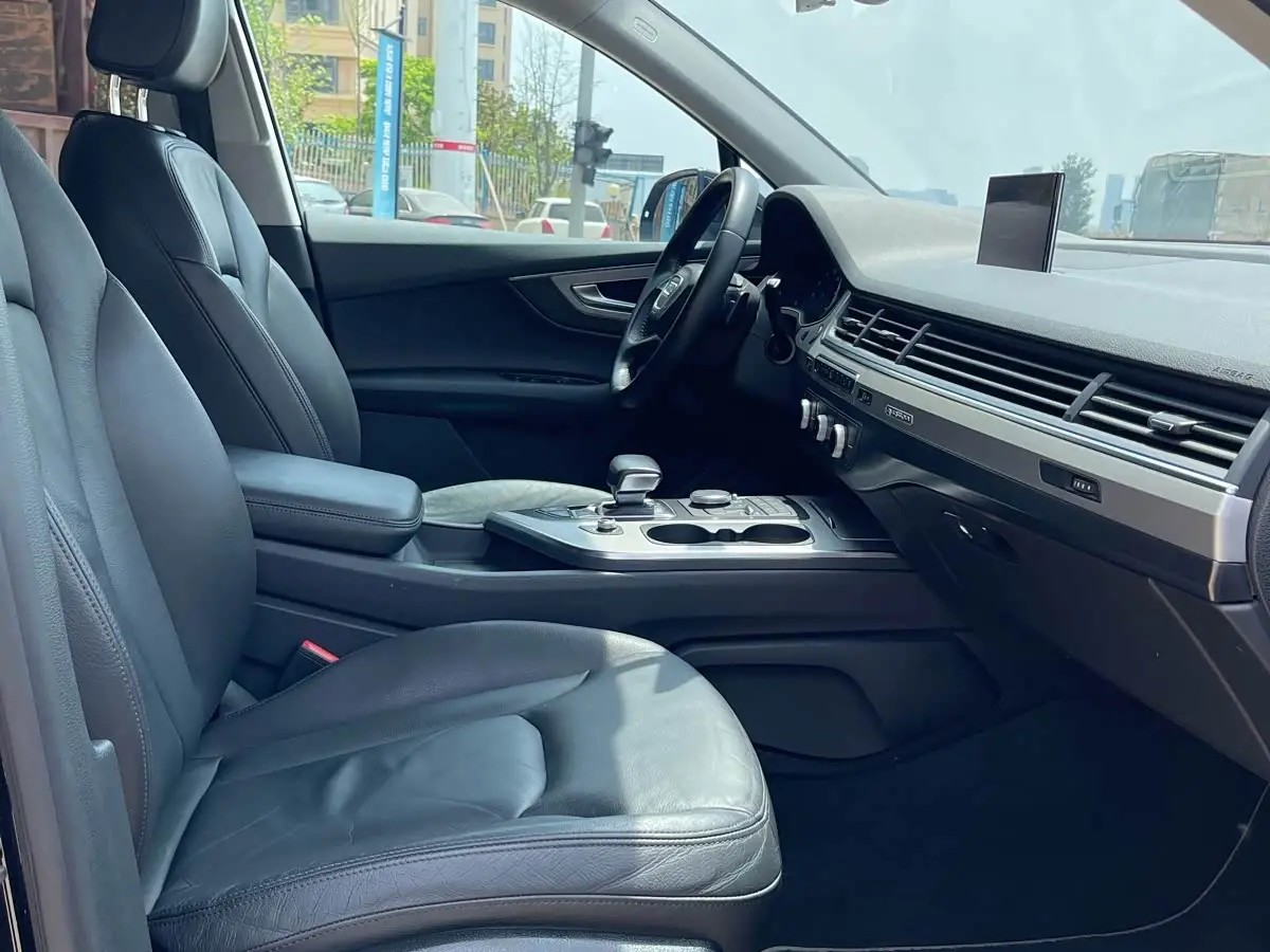 Audi Q7 2017 — Photo 14/15