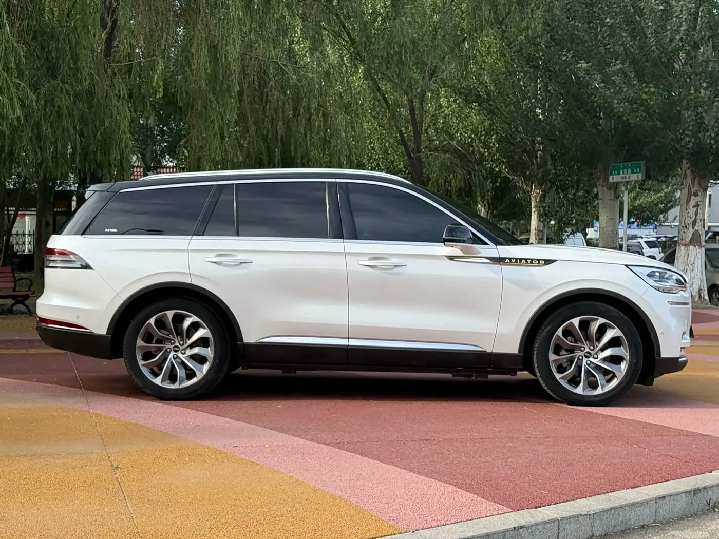 Lincoln Aviator 2021 — Photo 4/19
