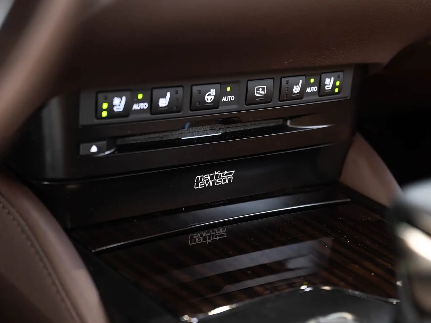 Lexus ES 2020 — Photo 18/20