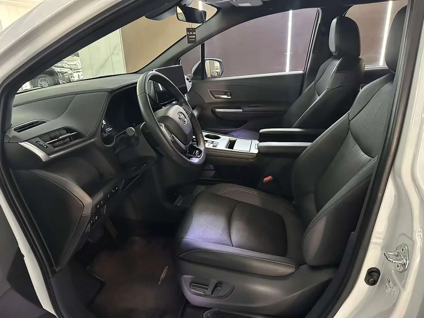 Toyota Sienna 2024 — Photo 4/9