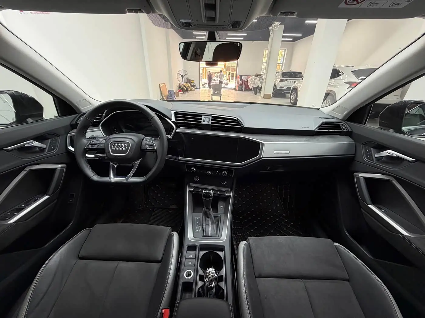 Audi Q3 2022 — Photo 16/17