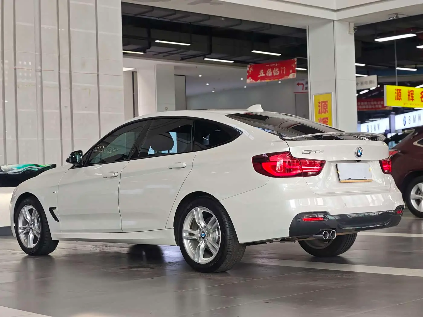 BMW 3 Series GT 2019 — Фото 17/18