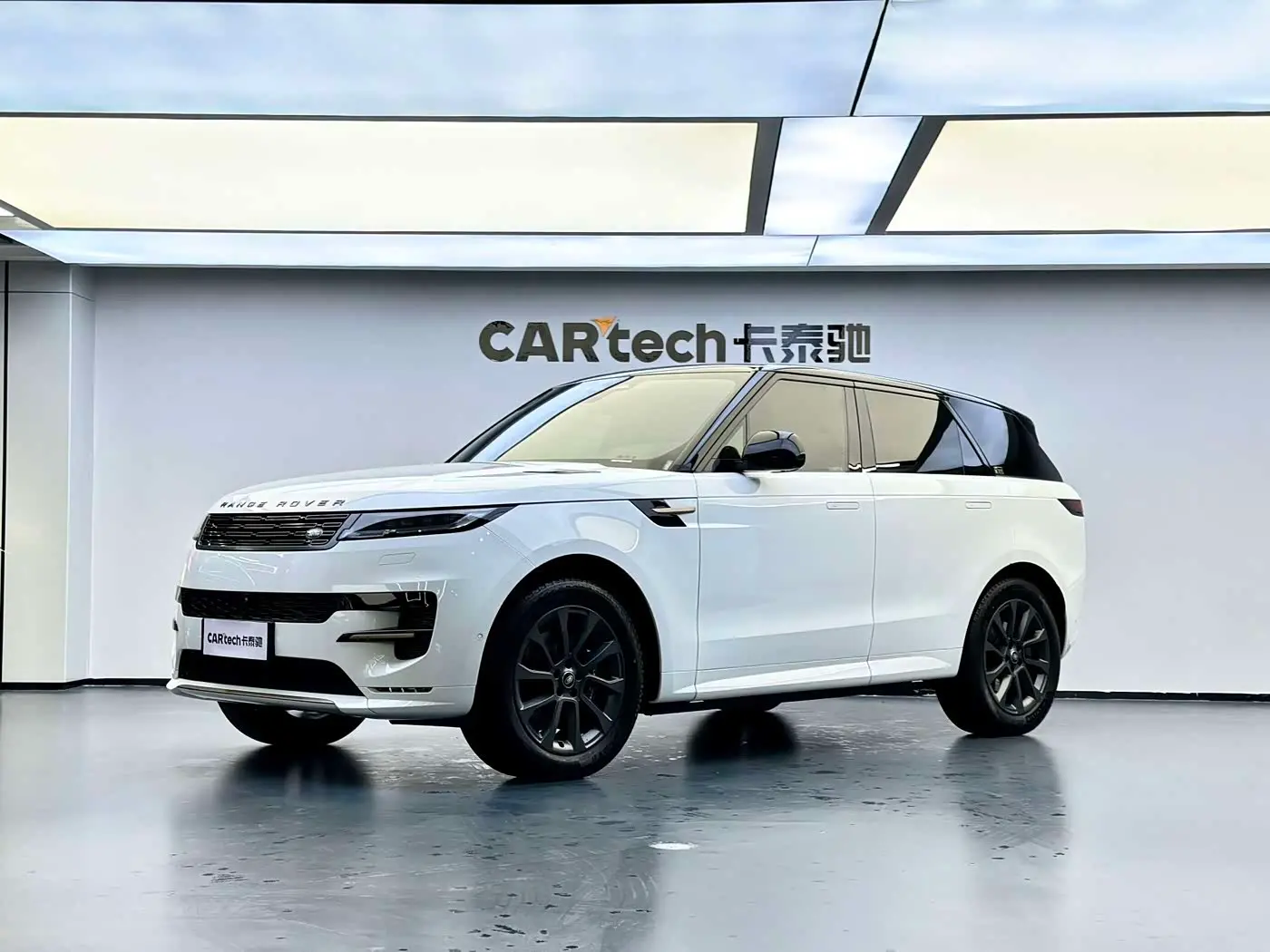Land Rover Range Rover Sport 2023 — Фото 1/20