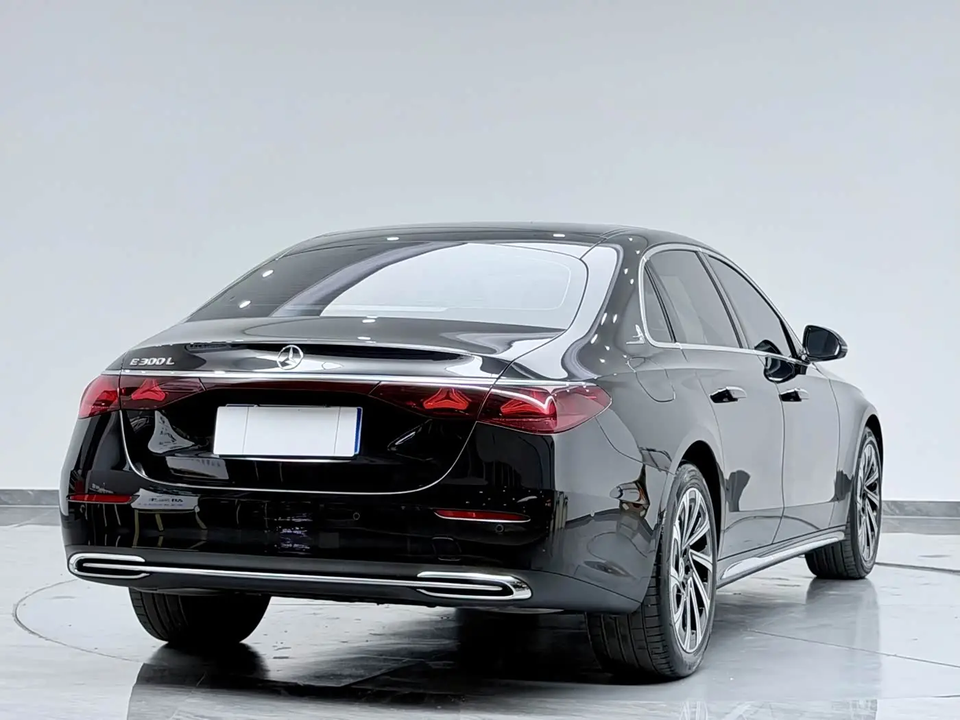 Mercedes-Benz E-Class 2025 — Photo 16/20