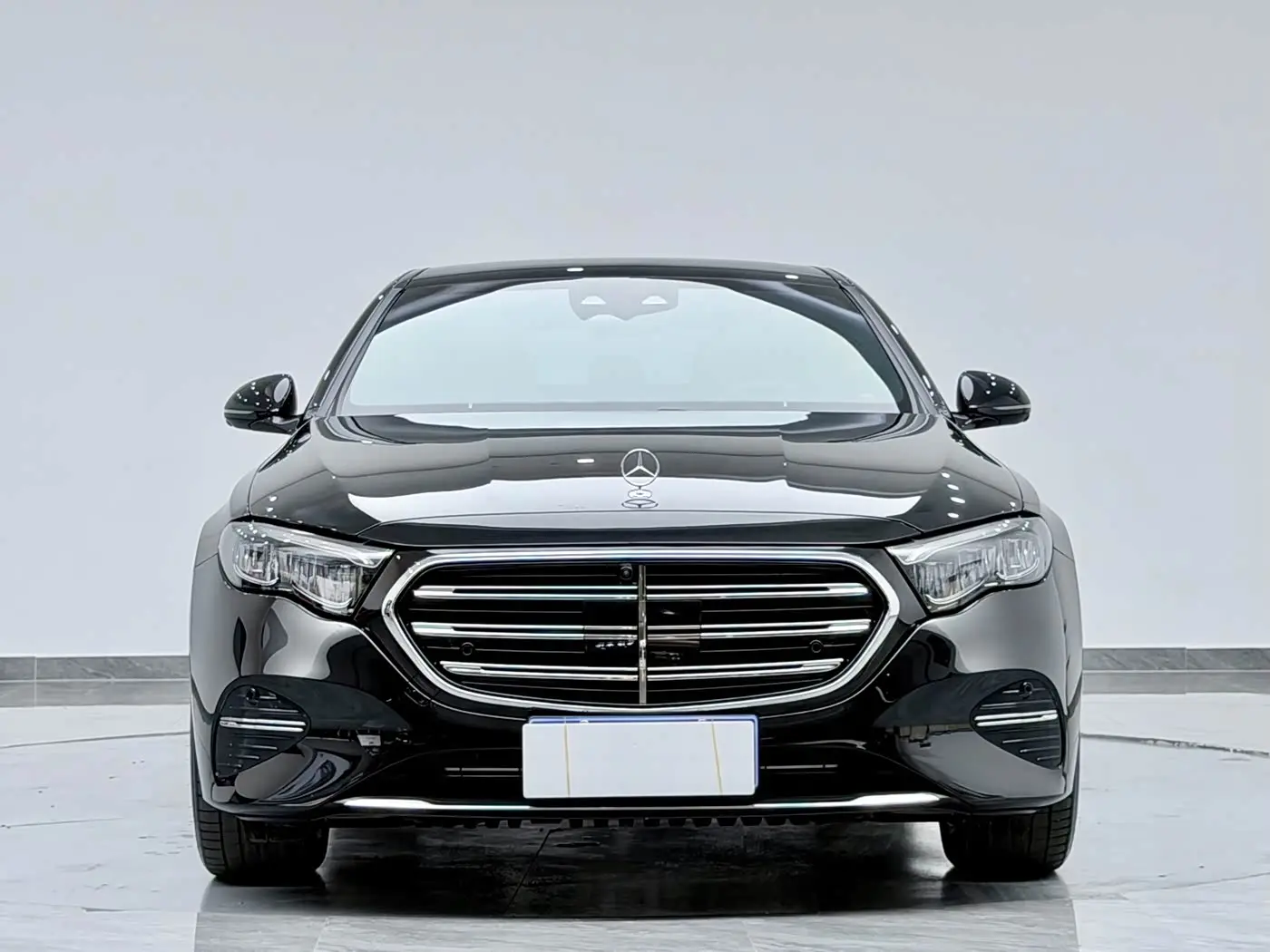 Mercedes-Benz E-Class 2025 — Photo 10/20