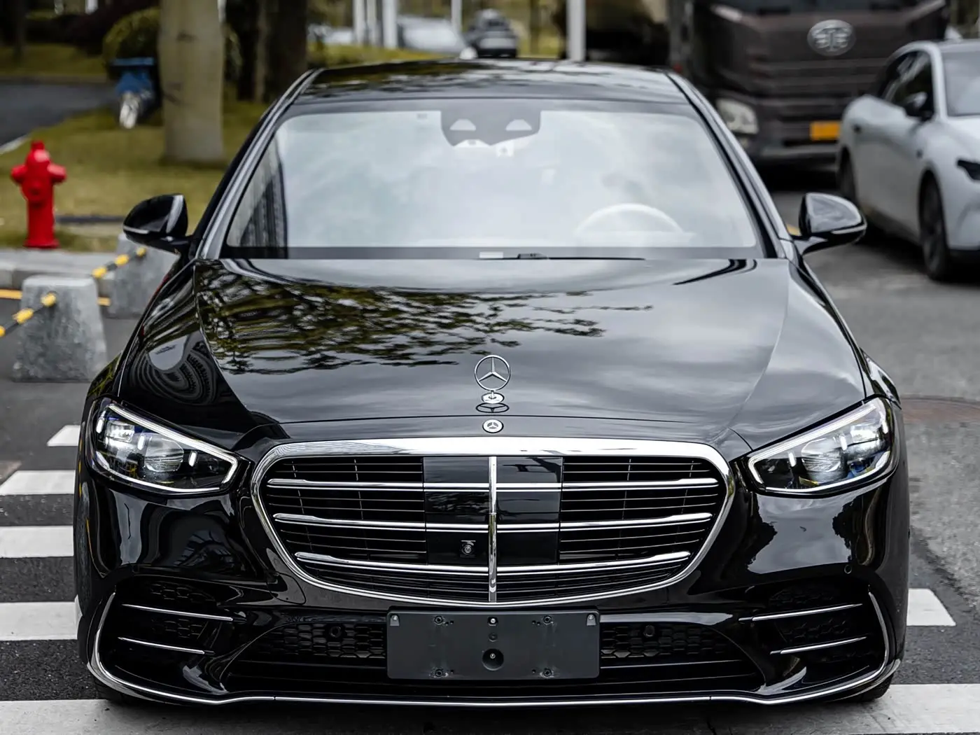 Mercedes-Benz S-Class 2023 — Photo 2/20
