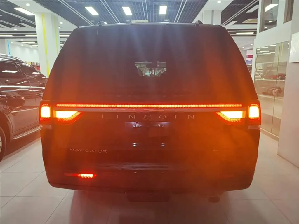 Lincoln Navigator 2016 — Photo 6/20