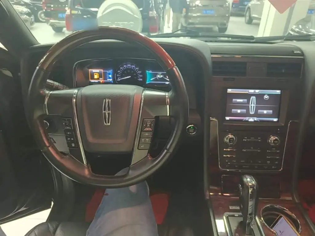 Lincoln Navigator 2016 — Photo 10/20