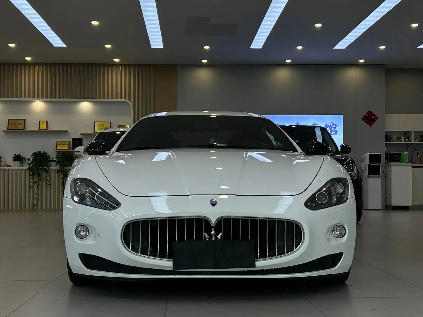Maserati GranTurismo 2013 — Şəkil 2/13