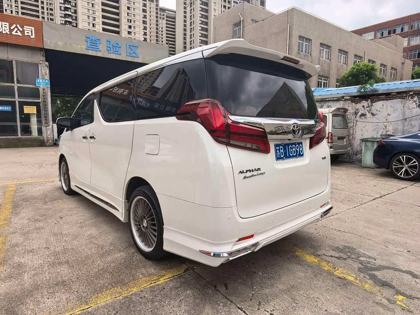 Toyota Alphard 2015 — ფოტო 7/8